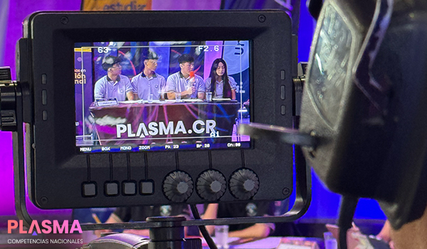 estudiantes conversando - competencias plasma debates 8