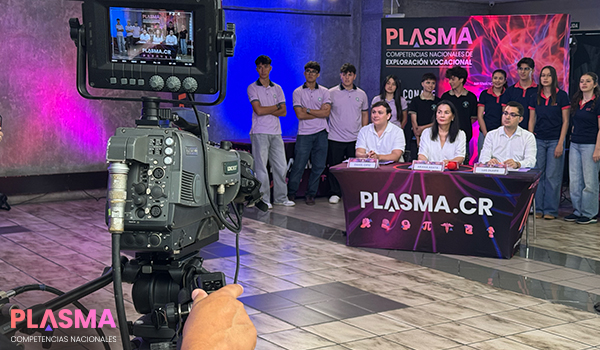 estudiantes conversando - competencias plasma debates 9
