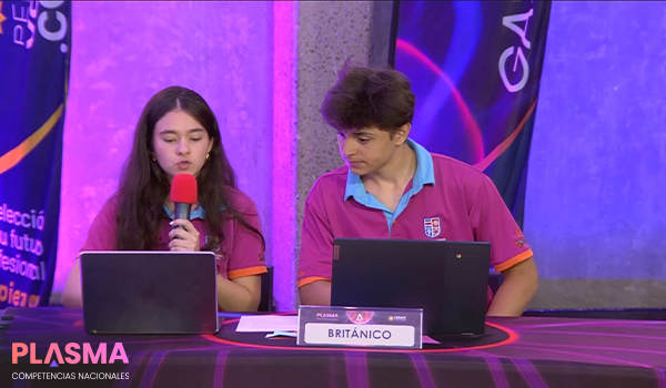 estudiantes conversando - competencias plasma diseno 1