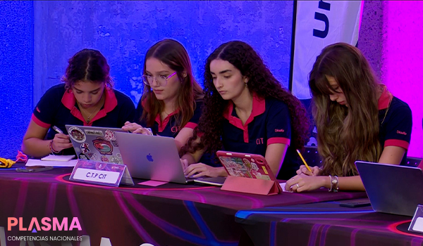 estudiantes conversando - competencias plasma diseno 5