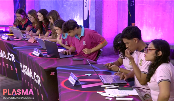 estudiantes conversando - competencias plasma diseno 6