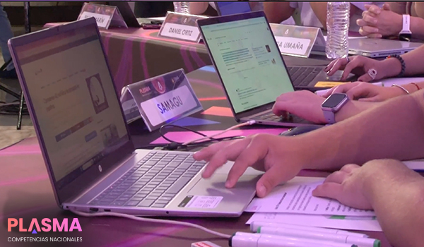 estudiantes conversando - competencias plasma diseno 8