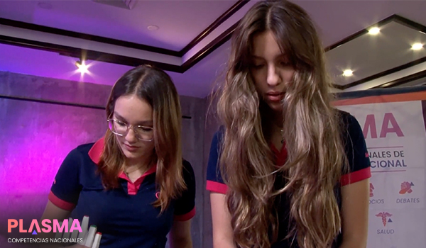 estudiantes conversando - competencias plasma diseno 9