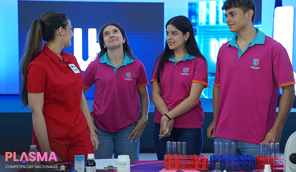 estudiantes conversando - competencias plasma salud 10