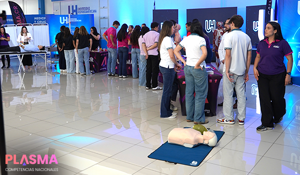 estudiantes conversando - competencias plasma salud 14