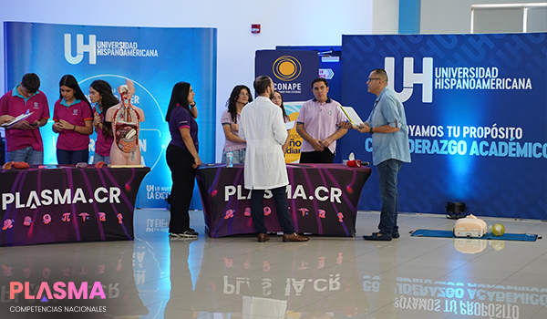 estudiantes conversando - competencias plasma salud 4