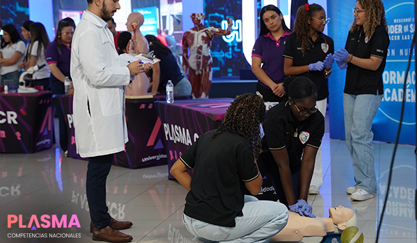 estudiantes conversando - competencias plasma salud 5