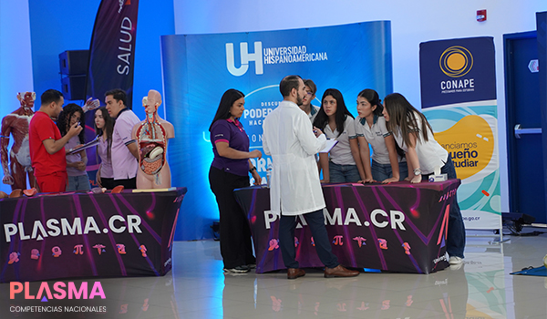 estudiantes conversando - competencias plasma salud 8