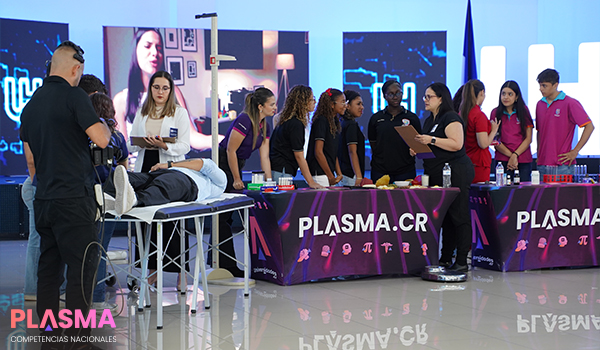estudiantes conversando - competencias plasma salud 9