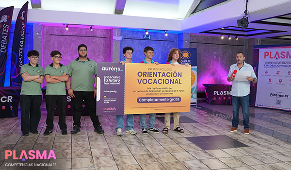 estudiantes conversando - competencias plasma tecnologia 1