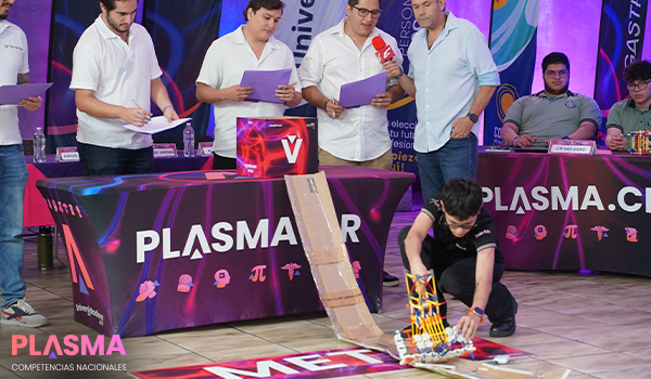 estudiantes conversando - competencias plasma tecnologia 13