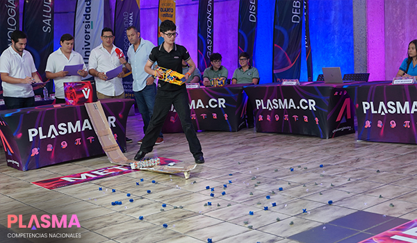 estudiantes conversando - competencias plasma tecnologia 7